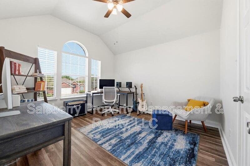 Fort Worth House: 4943 Sunset Ridge Drive