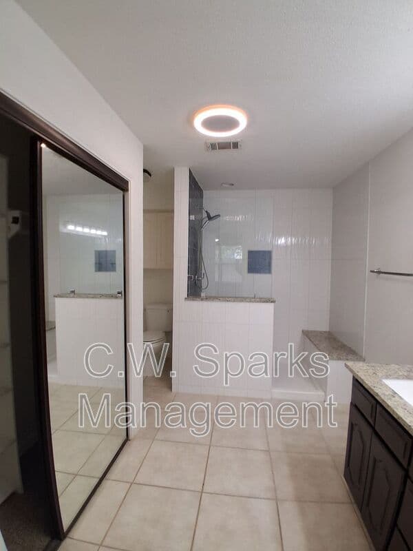 Grapevine House: 1503 Laguna Vista Way