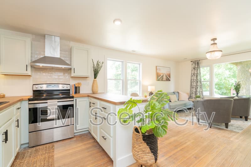 Chattanooga House: 607 Franklin St