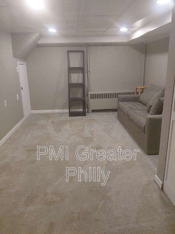 Bristol Townhome: 687 Mansion St