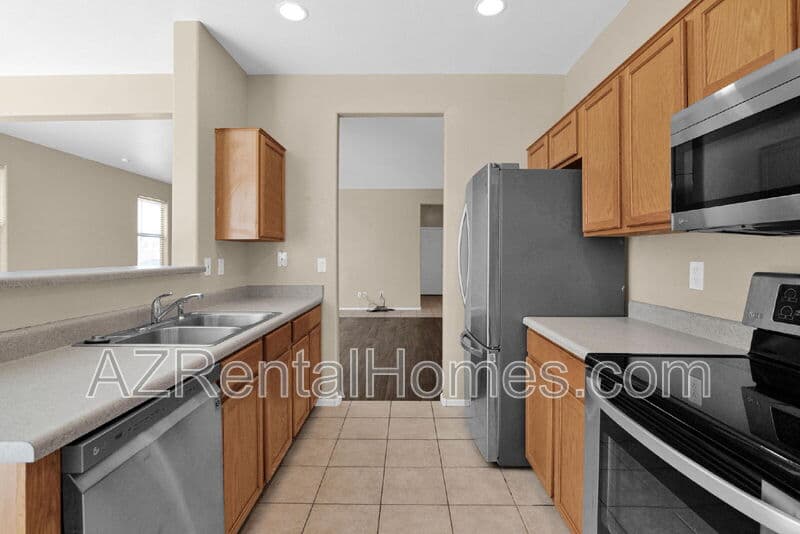 Laveen House: 6308 South 69th Glen