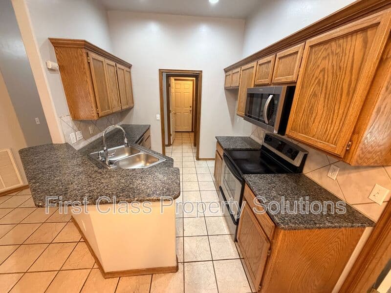 Yukon House: 12306 SW 13th St
