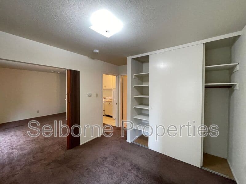 Oakland House: 443 Lee St.