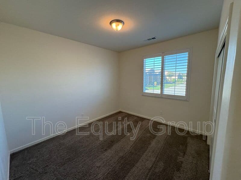 Visalia House: 3208 North Rova Ct
