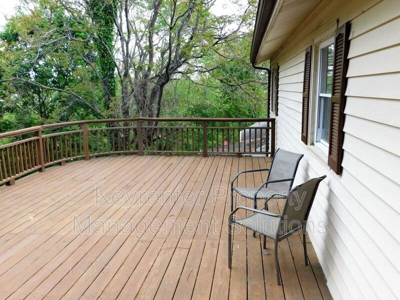 Staunton House: 1008 Perry St