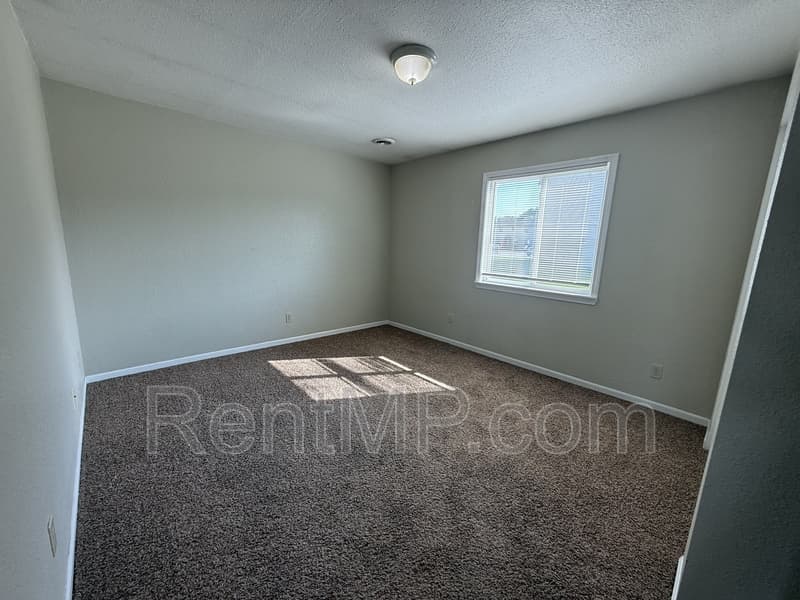 Mt Pleasant Townhome: 722 W Broomfield - Unit J01