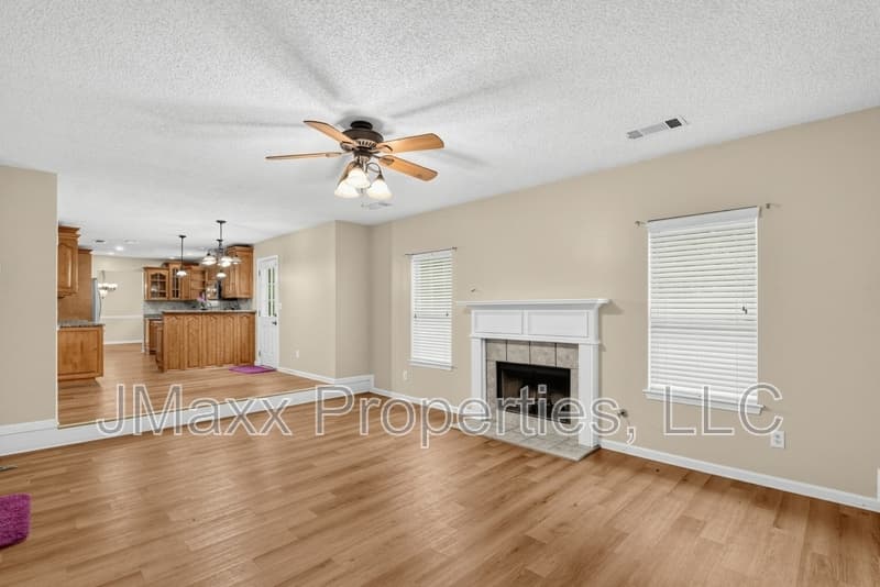 Lithonia House: 1560 Rogers Crossing Dr