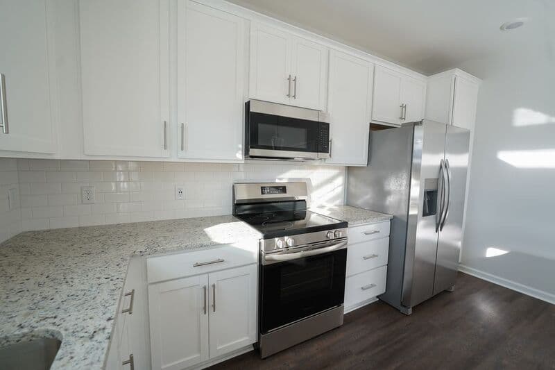 Savannah House: 257 Brookline Dr