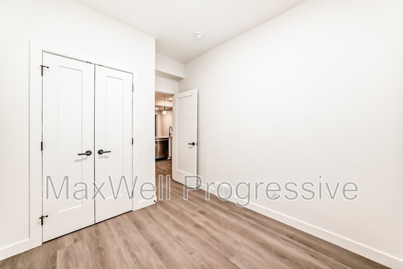 Edmonton Townhome: 15720 103 Ave
