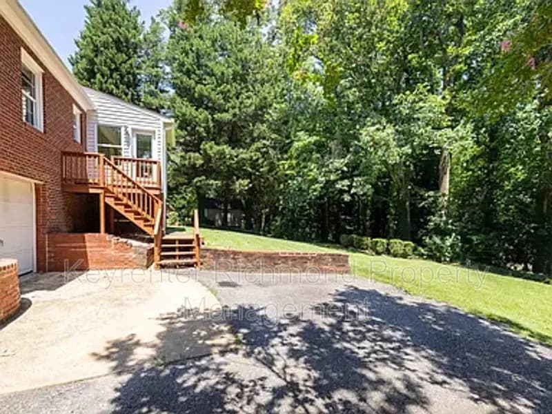 North Chesterfield House: 2811 Bon Oaks Lane