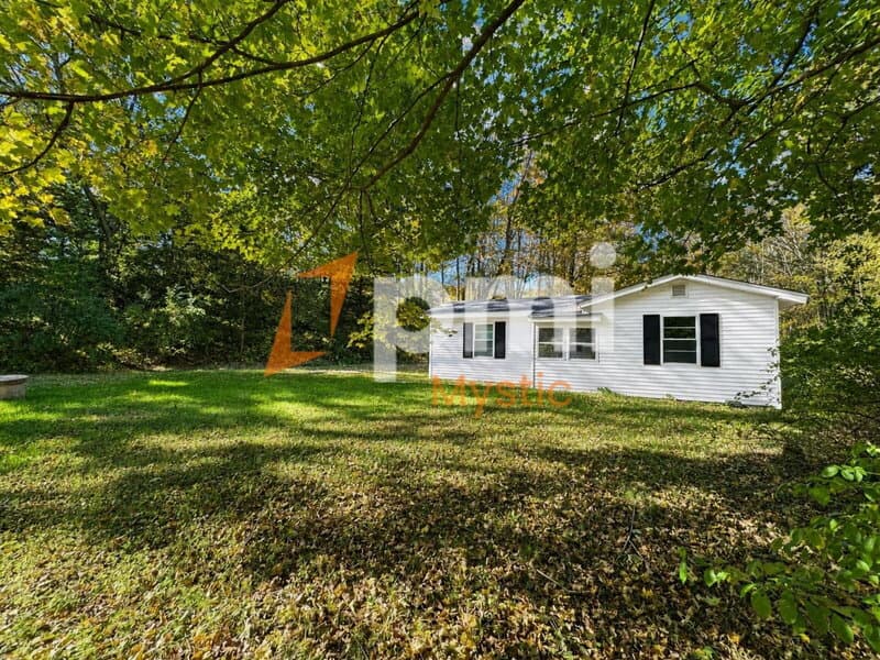 North Stonington House: 24 Milltown Road
