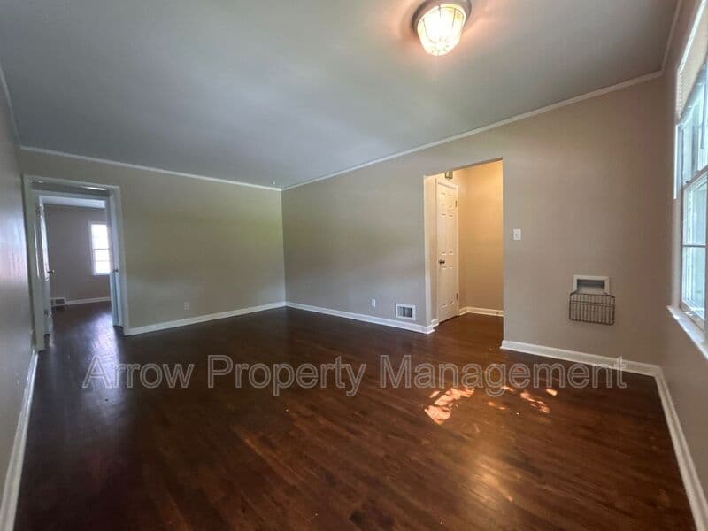 Omaha House: 5801 Lafayette Ave