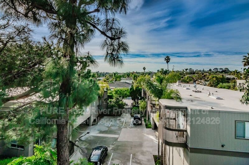Encinitas House: 155 Rosebay Dr
