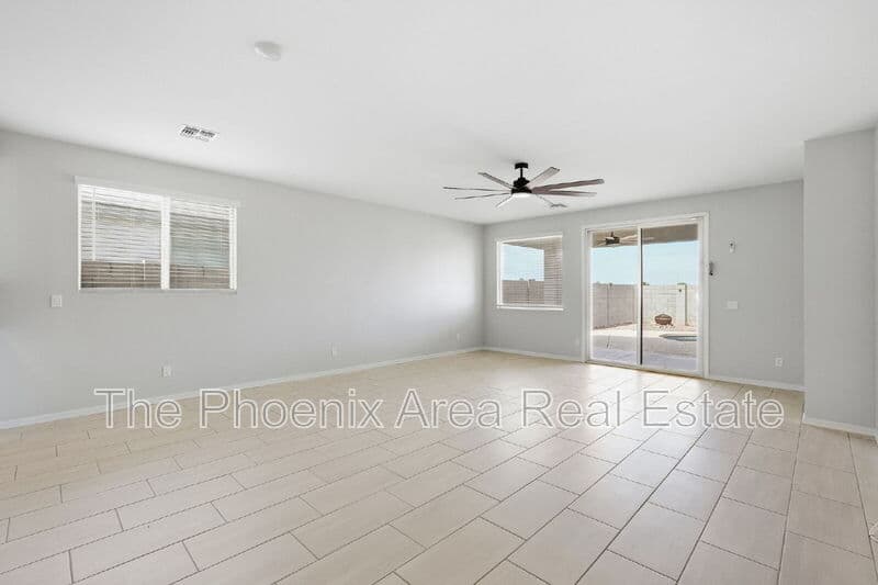 Maricopa House: 35786 W Santa Monica Ave