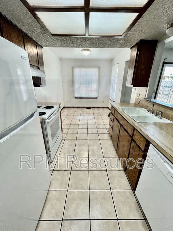 Oklahoma City Condo: 7002 Woodlake Dr