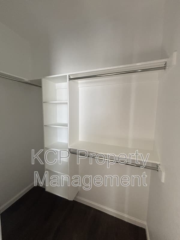 Van Buren Condo: 1702 Green Meadow Drive - B