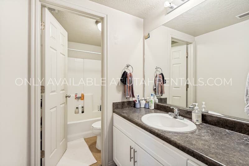 Provo House: 866 E 700 N