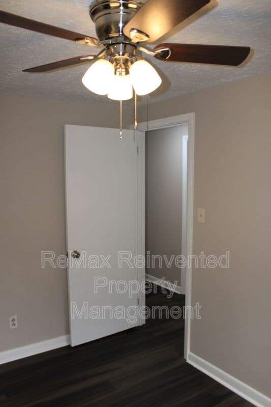 Aiken House: 3328 Vaucluse Rd.
