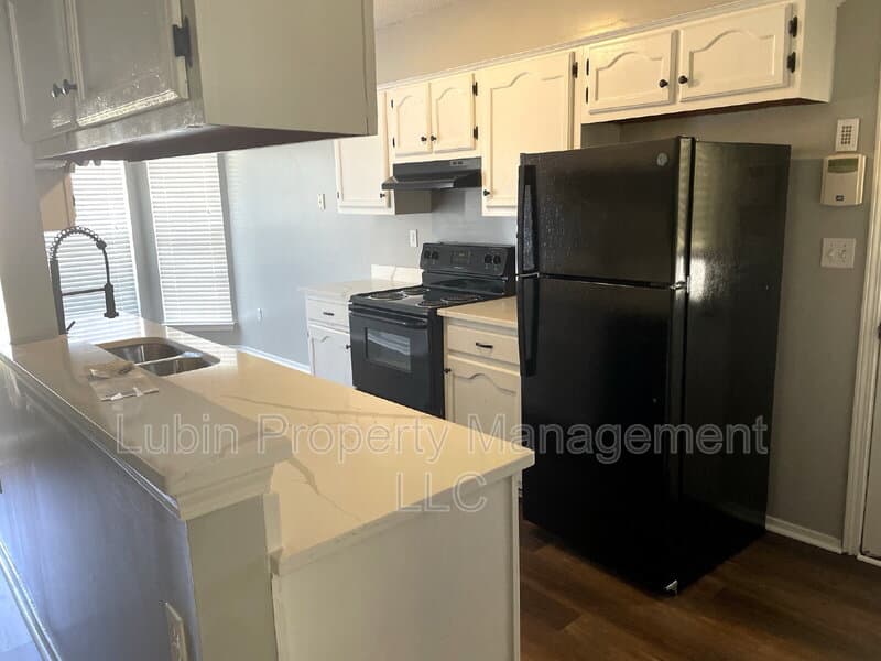 Olive Branch House: 10331 Oak Leaf Drive