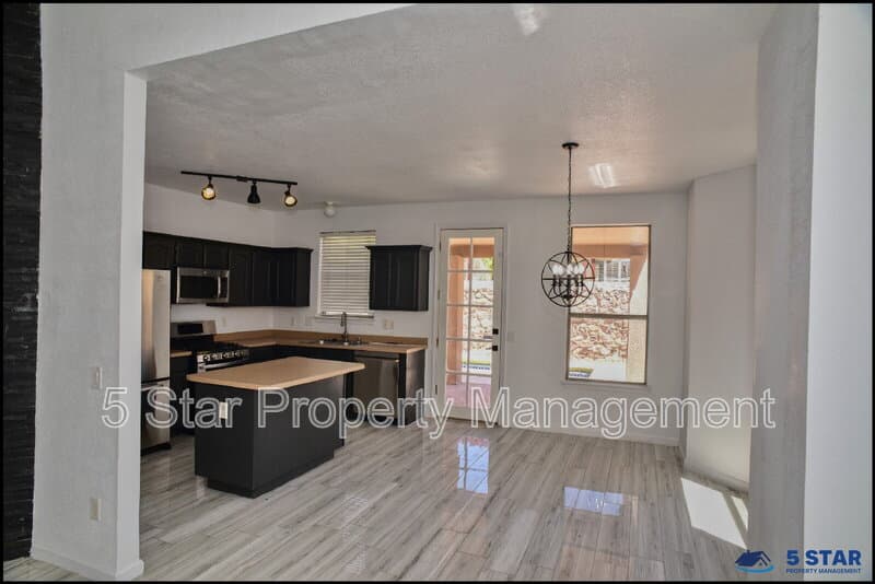 El Paso House: 7959 Morning Dawn Avenue !!