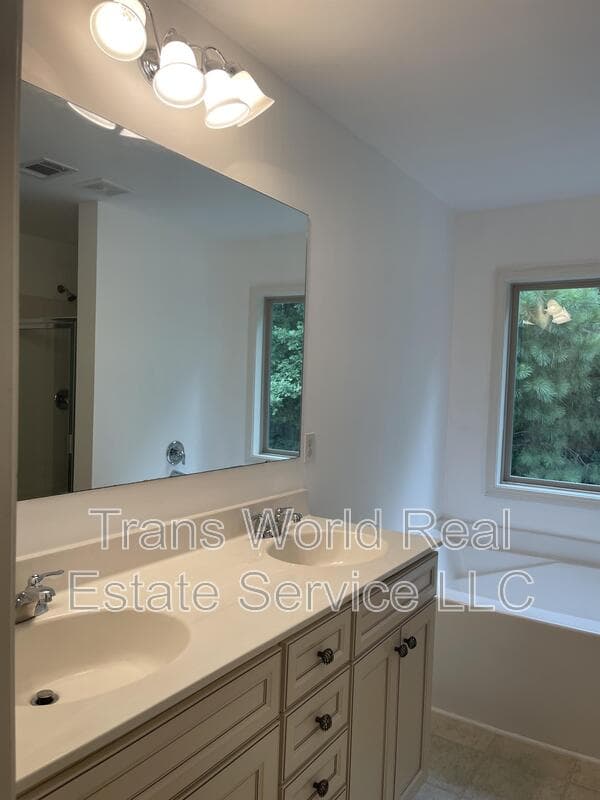 Lawrenceville House: 765 Westmoreland Lane Northeast
