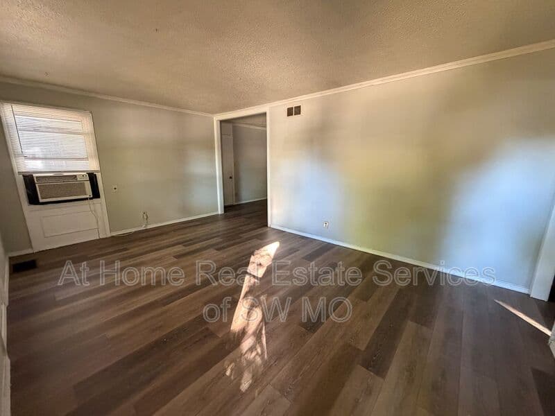 Springfield House: 1508 S Pickwick Ave