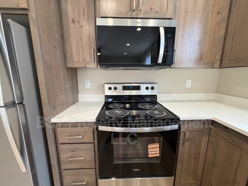 Keizer Townhome: 4035 Filbert St NE, Keizer, OR 97303