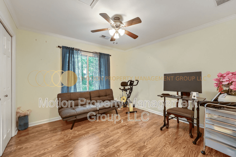 Mableton House: 1186 Crestbrook Dr SW
