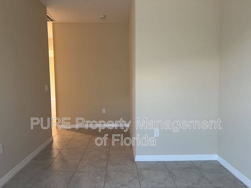 Ocala House: 10376 SW 99th Street
