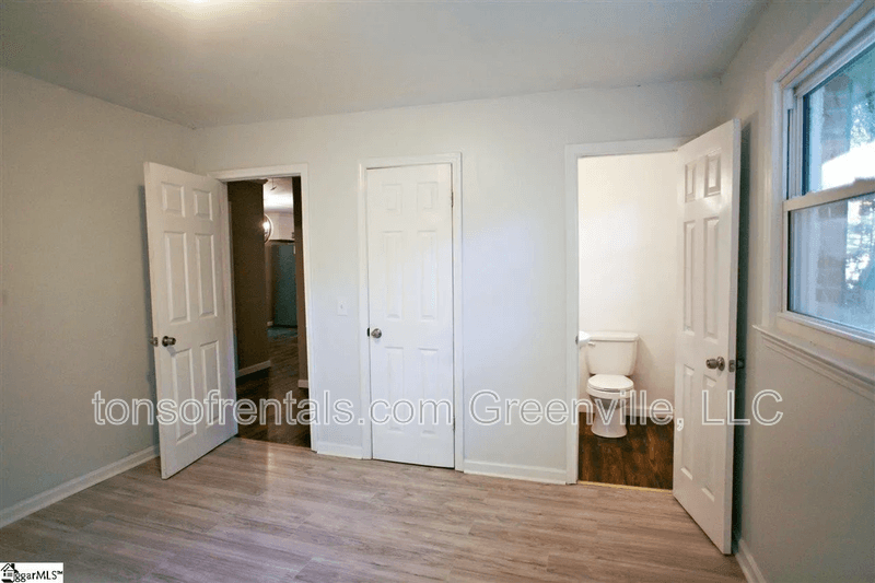 Greenville House: 208 Rison Rd