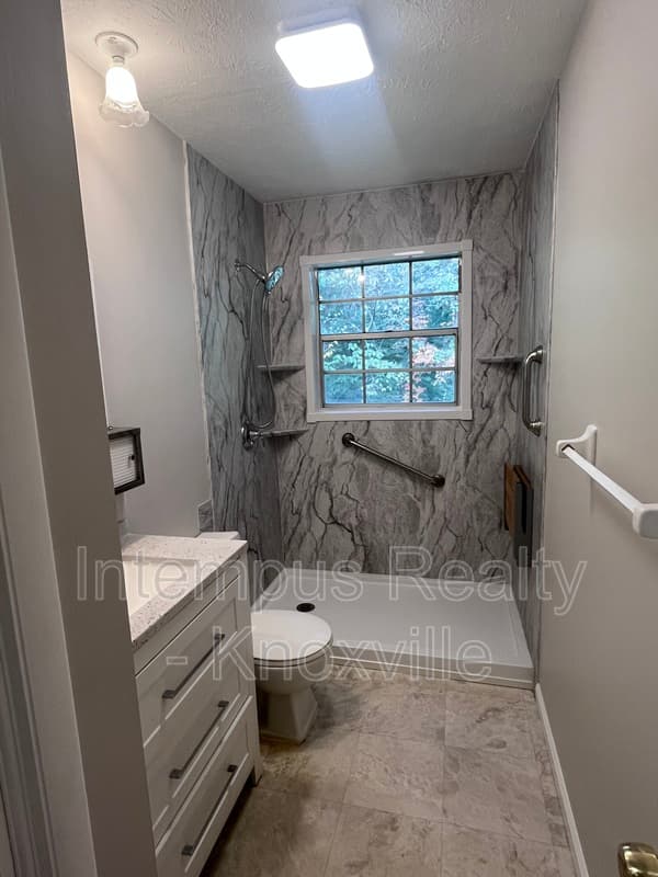Knoxville House: 10917 Sonja Dr