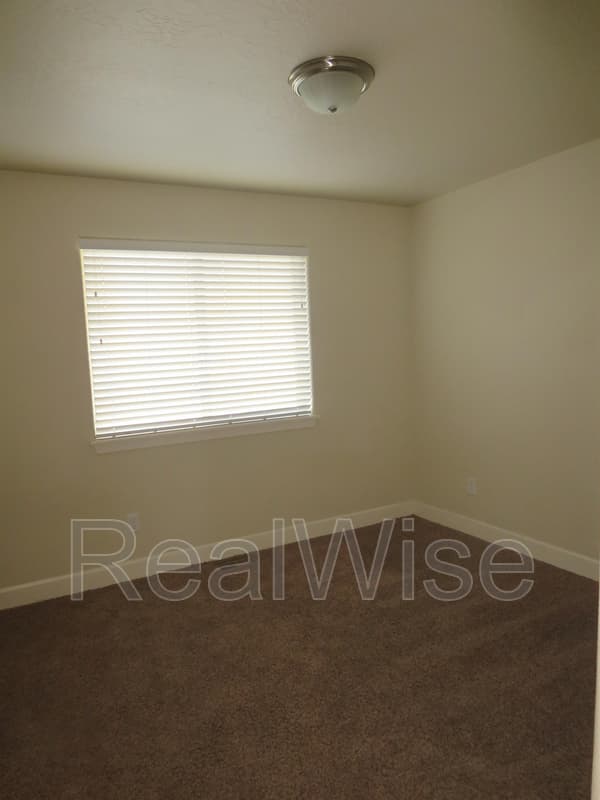 Bend House: 3006 NE Red Oak Dr