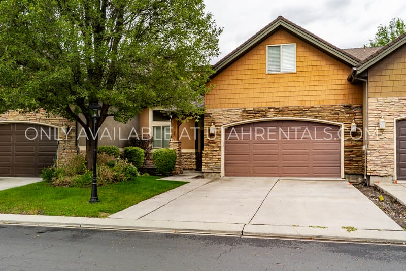 Orem House: 2032 West Golden Pond Way
