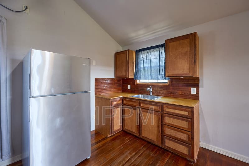 LYFORD House: 5672 IH 69E