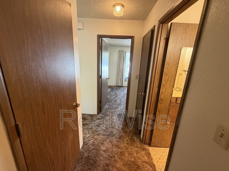Grants Pass Condo: 832 NE D St