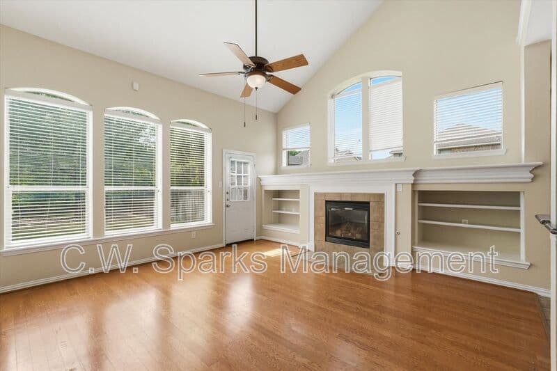 Dallas House: 6716 Prairie Flower Trail
