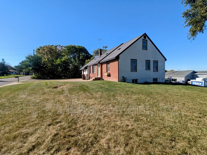 Maplewood House: 2303 Atlantic St
