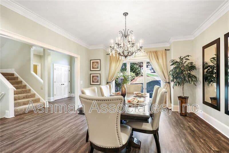 Atlanta House: 930 Manchester Place
