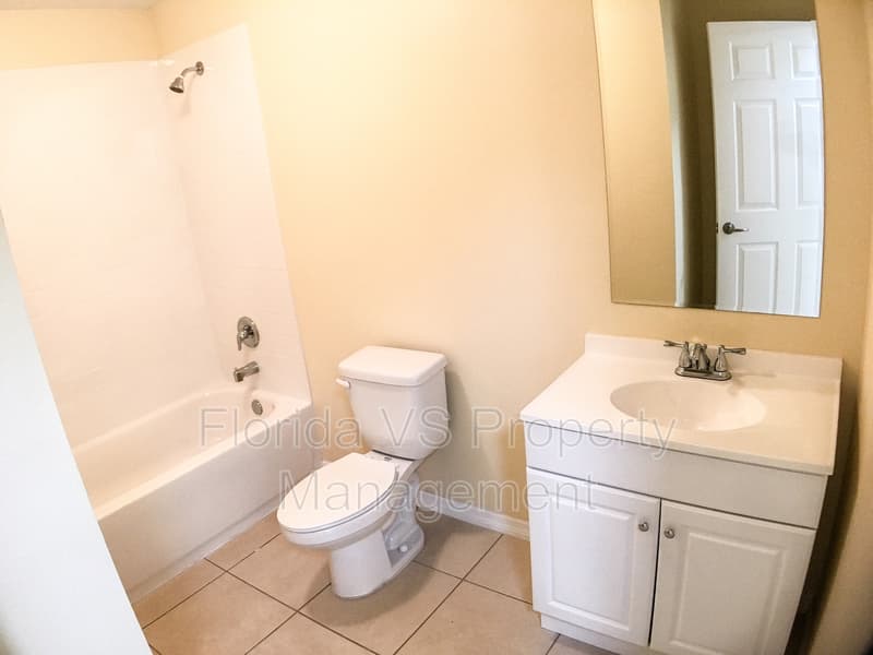 Poinciana House: 332 Dundee Dr