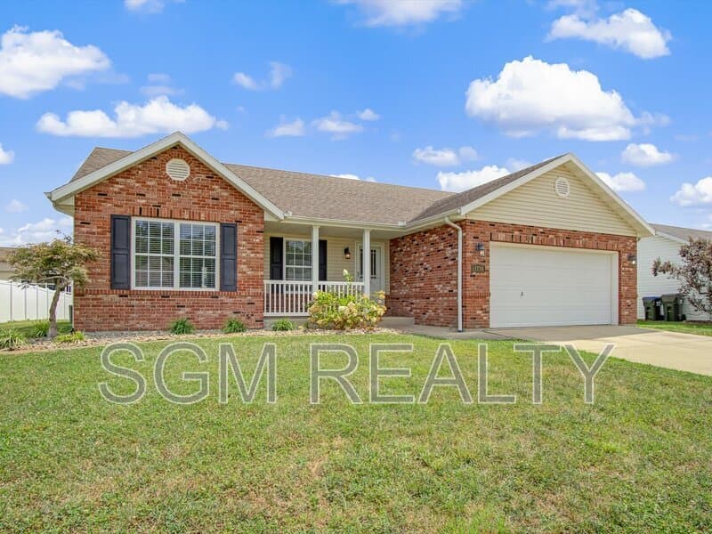 Waterloo House: 1116 Maplewood Ln
