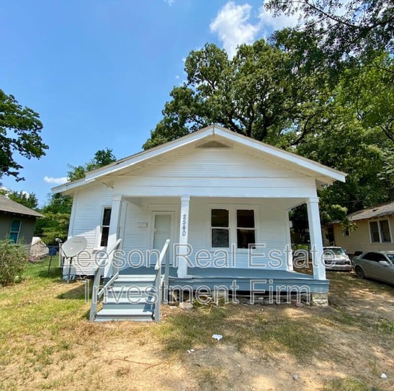 Shreveport House: 2540 Dupont St.