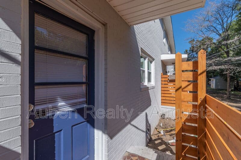 Augusta House: 1602 Johns Road