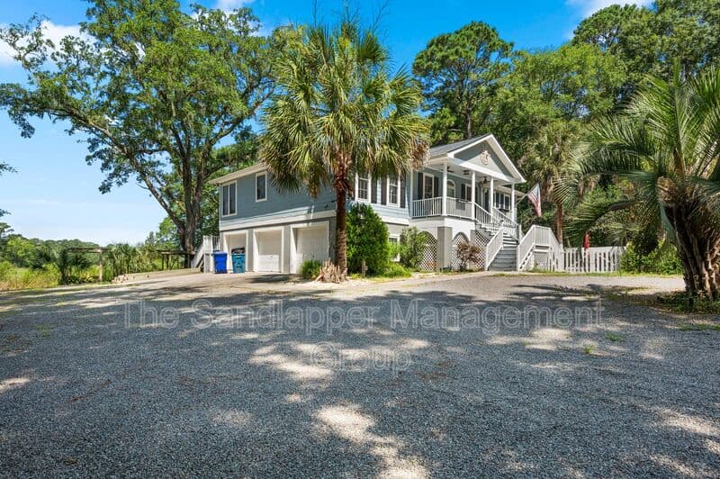 Johns Island House: 588 Main Road