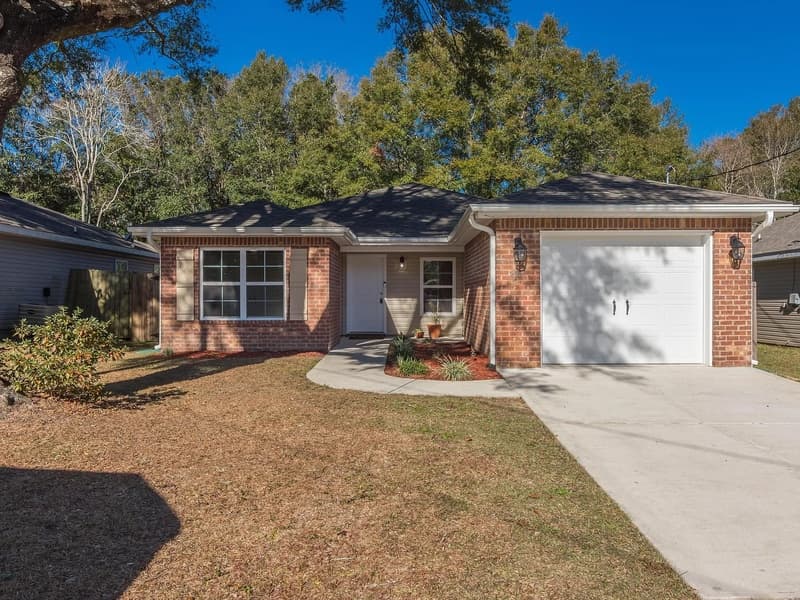 Crestview House: 407 East Field Avenue