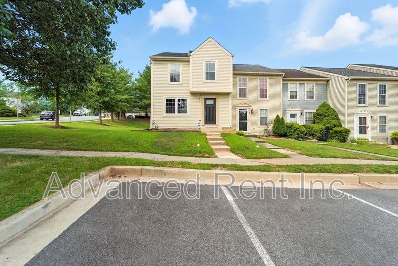 Nottingham Townhome: 1 Jack Pine Place