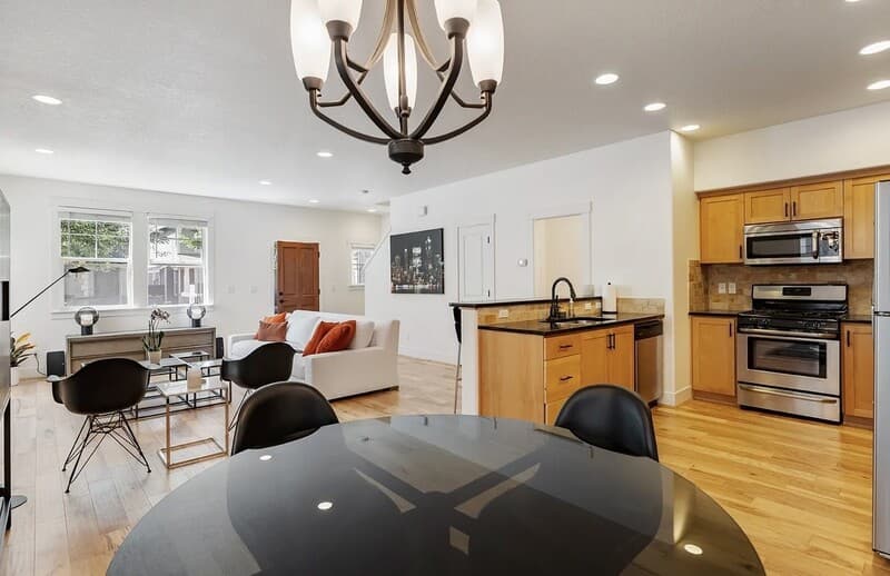 Beaverton House: 370 Southwest 204th Terrace