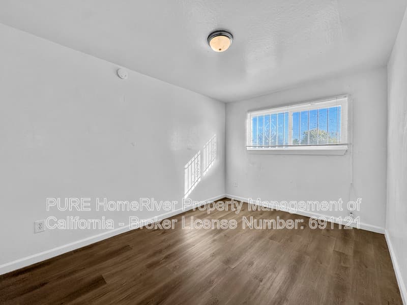 Sacramento House: 590 Las Palmas Ave