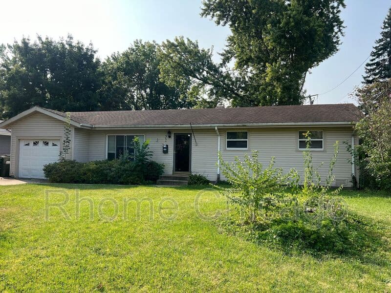 Carol Stream House: 564 Chippewa Trail