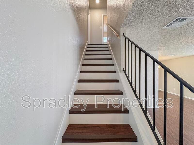 Temple House: 4801 Stone Ridge Dr
