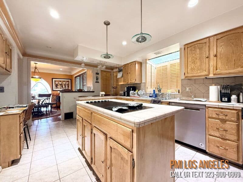 Los Angeles House: 6102 South Citrus Avenue